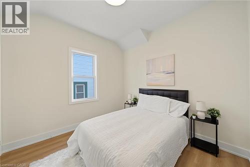 234 Balmoral Avenue S, Hamilton, ON - Indoor Photo Showing Bedroom