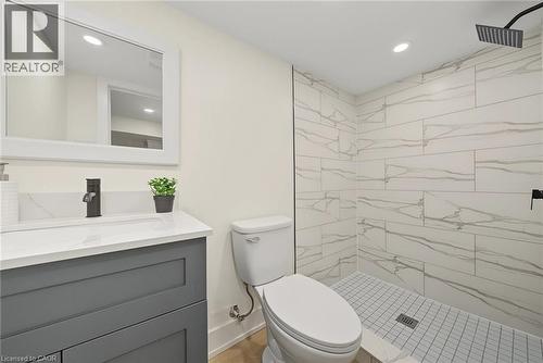 234 Balmoral Avenue S, Hamilton, ON - Indoor Photo Showing Bathroom