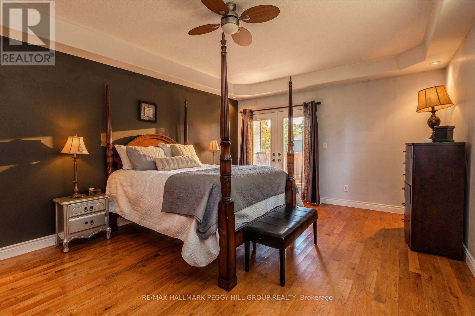122 Trout Lane, Tiny, ON - Indoor Photo Showing Bedroom