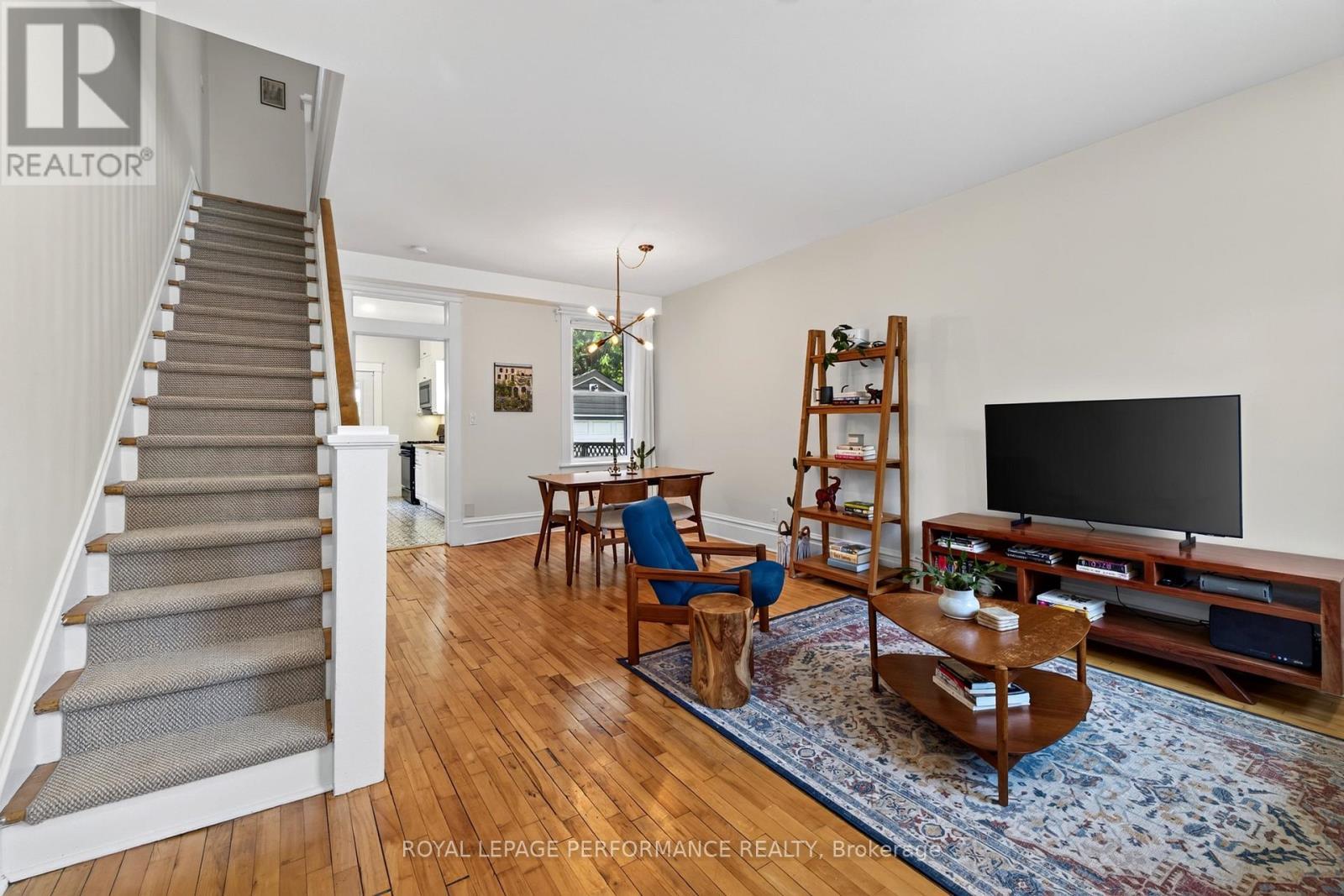 72 Springfield Road, Ottawa, ON - Indoor Photo Showing Living Room