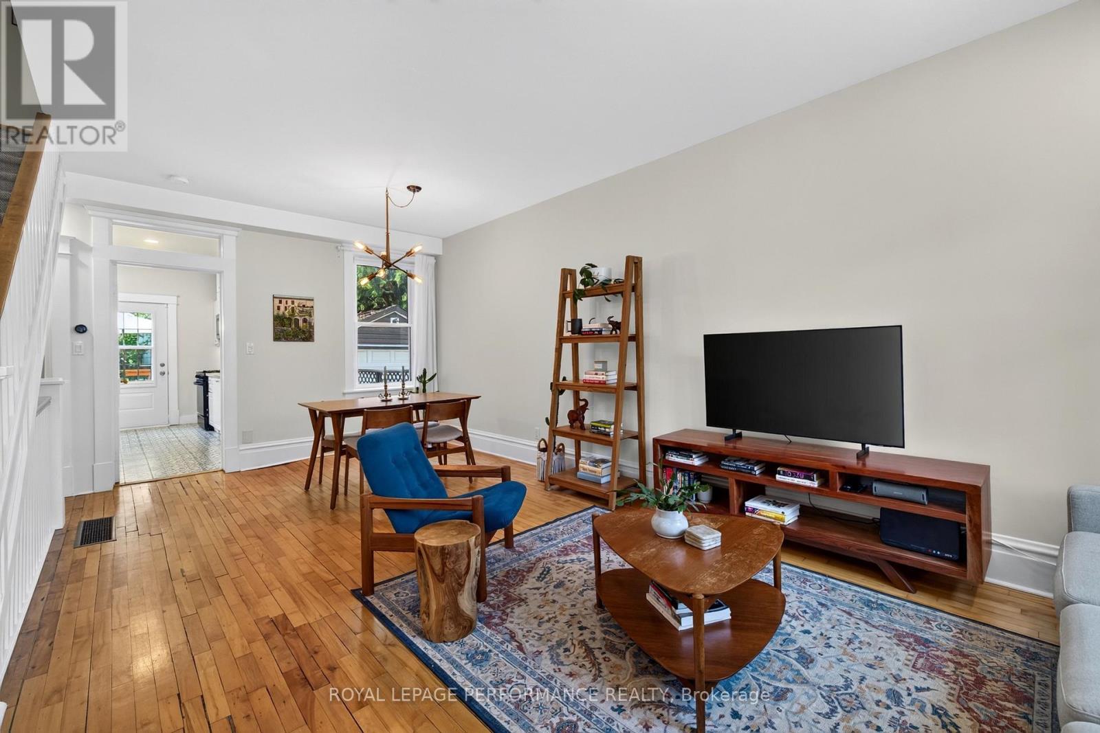 72 Springfield Road, Ottawa, ON - Indoor Photo Showing Living Room
