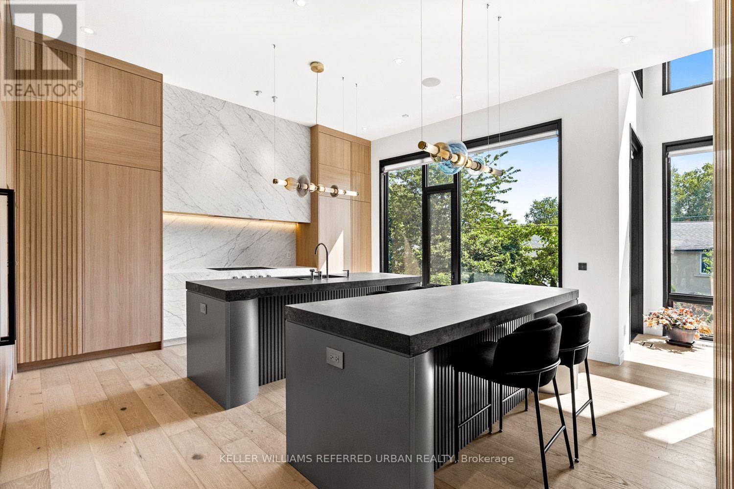 27 Berkinshaw Crescent, Toronto, ON - Indoor Photo Showing Kitchen