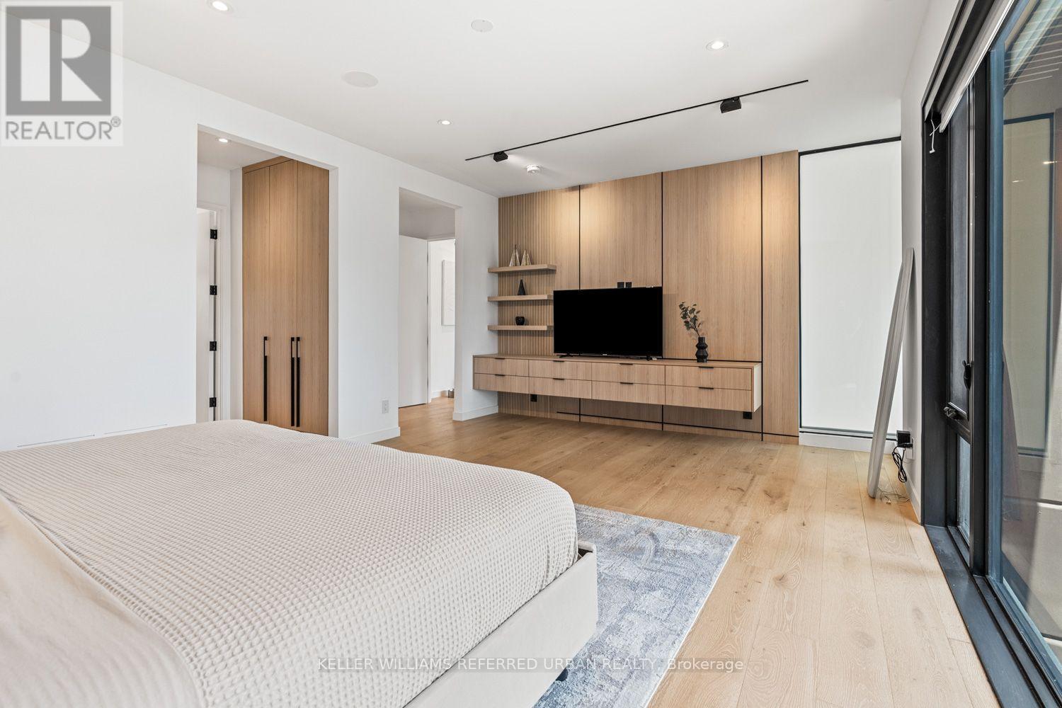 27 Berkinshaw Crescent, Toronto, ON - Indoor Photo Showing Bedroom