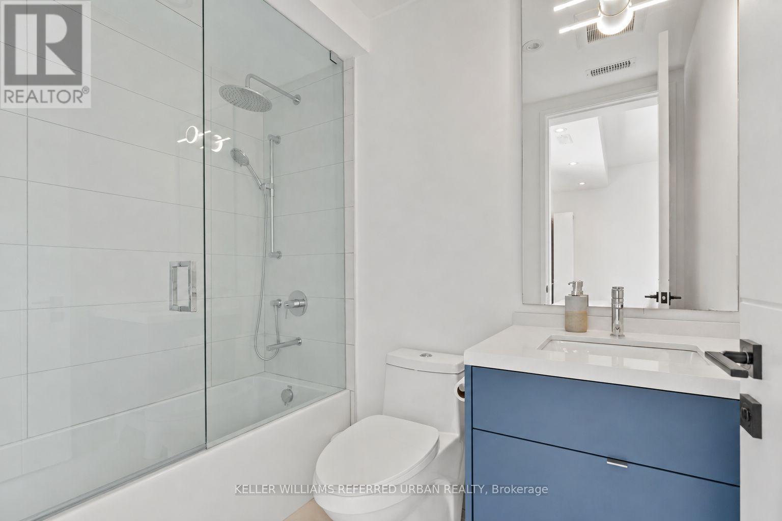 27 Berkinshaw Crescent, Toronto, ON - Indoor Photo Showing Bathroom