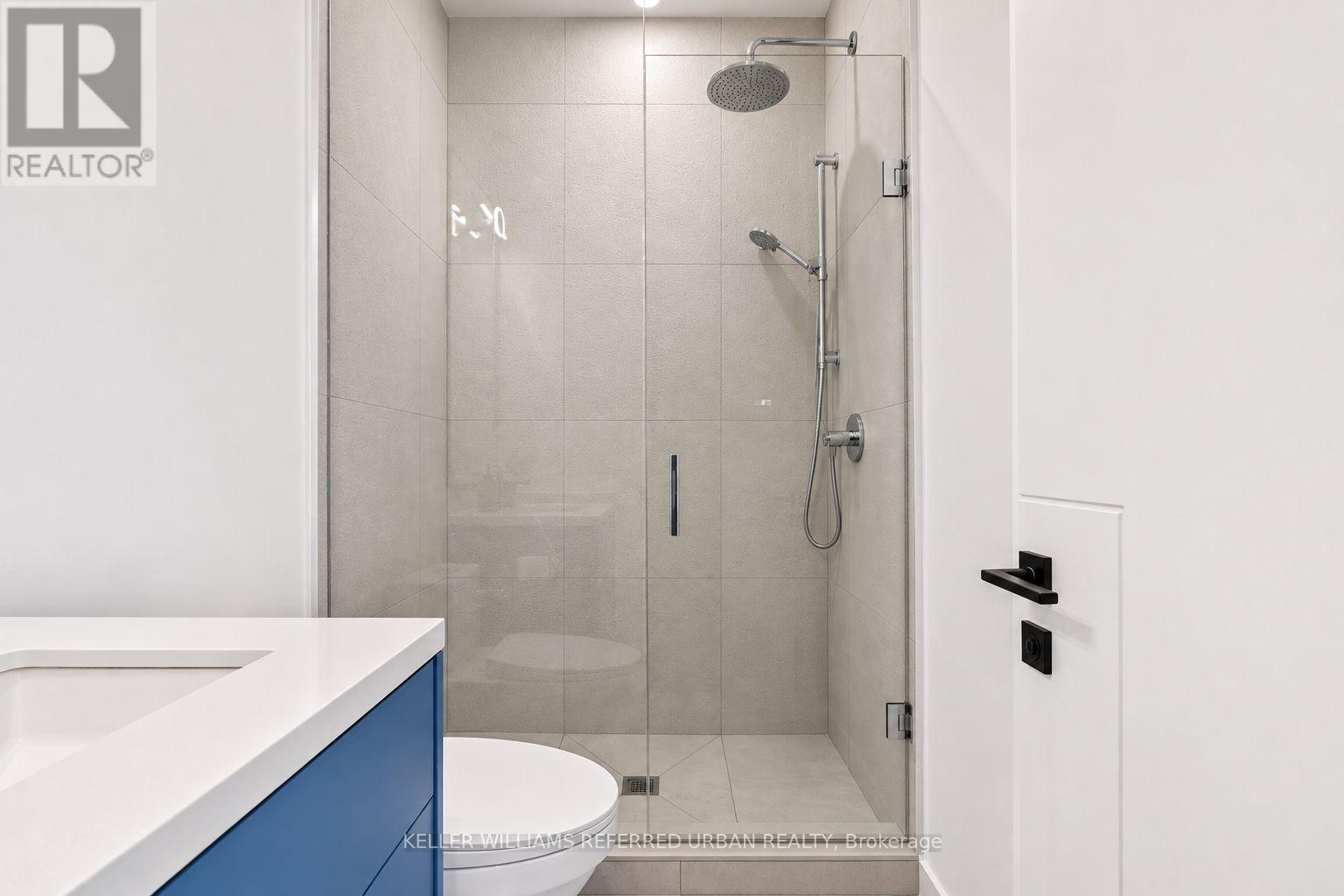 27 Berkinshaw Crescent, Toronto, ON - Indoor Photo Showing Bathroom