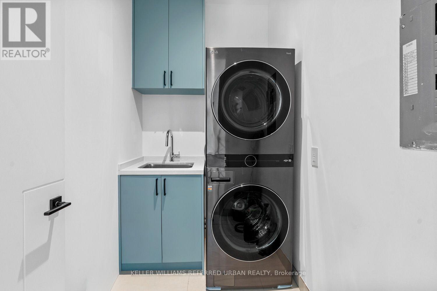 27 Berkinshaw Crescent, Toronto, ON - Indoor Photo Showing Laundry Room