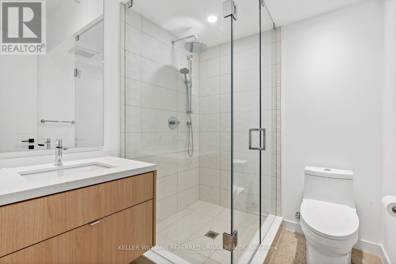 27 Berkinshaw Crescent, Toronto, ON - Indoor Photo Showing Bathroom