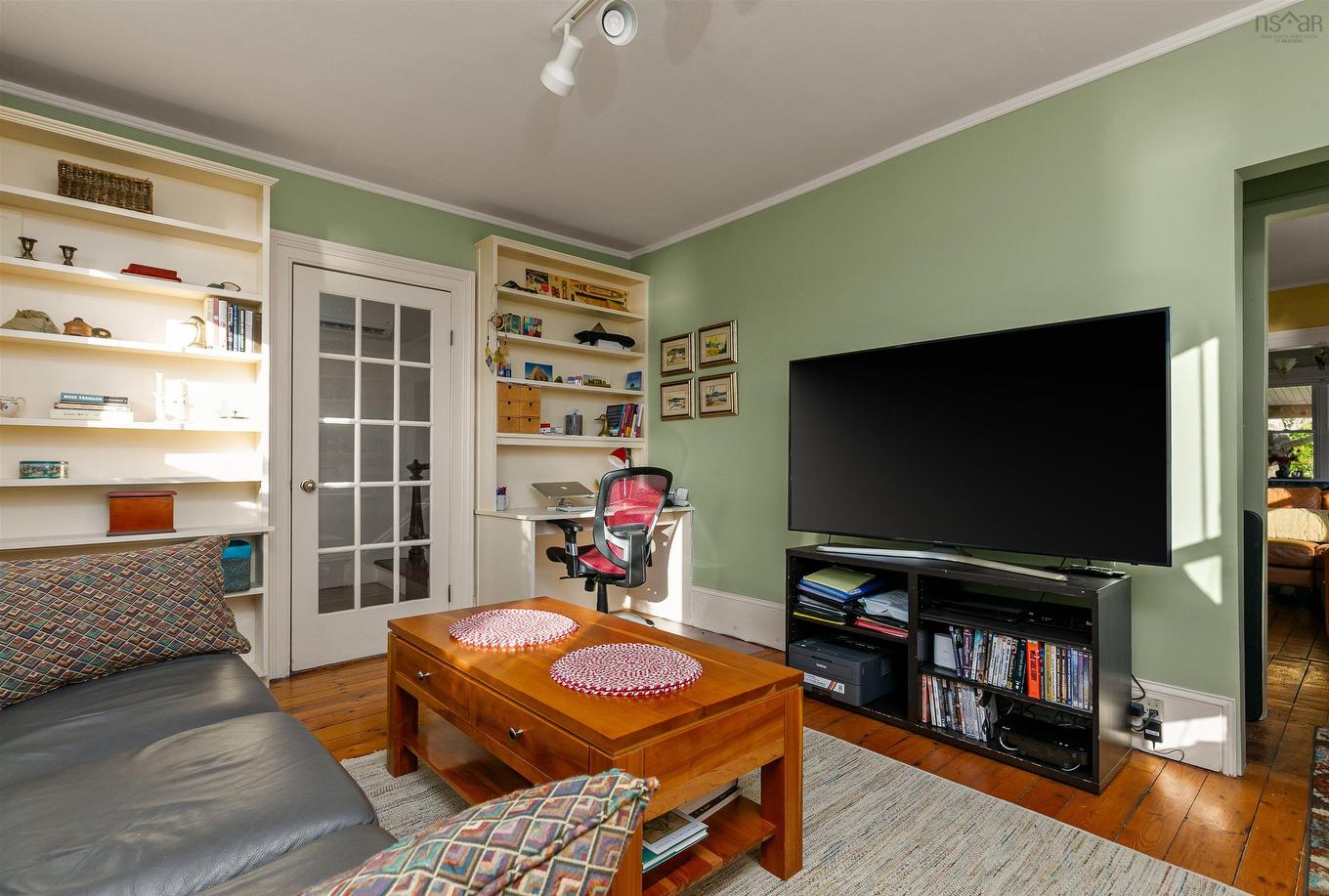 33 Cuisack Street, Dartmouth, NS - Indoor