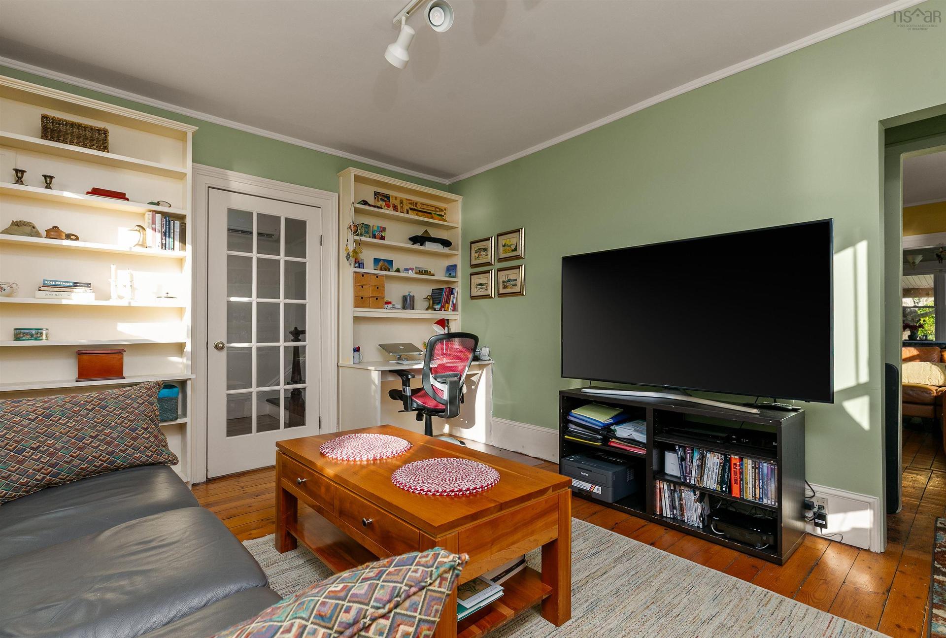 33 Cuisack Street, Dartmouth, NS - Indoor