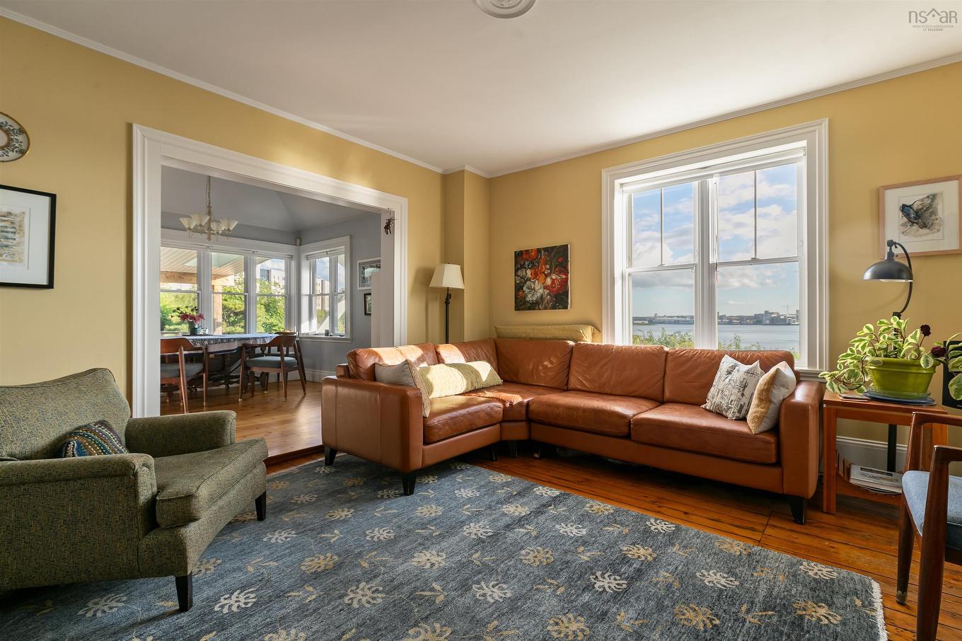 33 Cuisack Street, Dartmouth, NS - Indoor Photo Showing Living Room