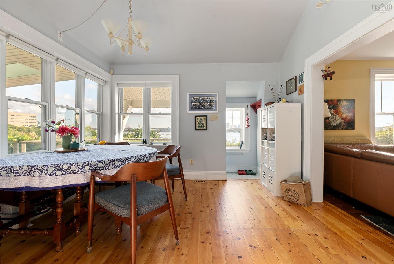 33 Cuisack Street, Dartmouth, NS - Indoor Photo Showing Dining Room