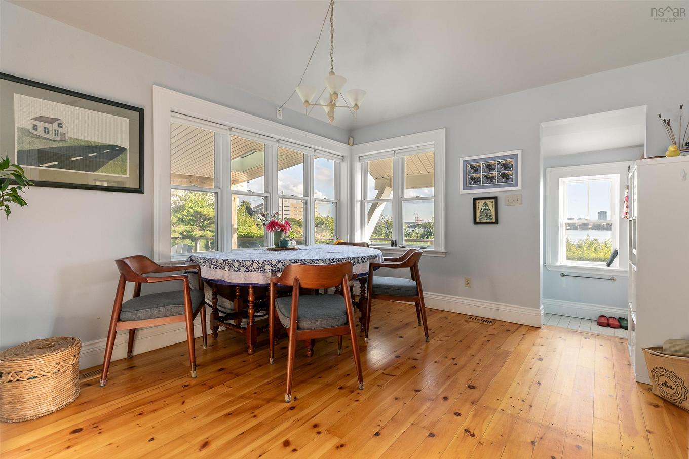 33 Cuisack Street, Dartmouth, NS - Indoor Photo Showing Dining Room