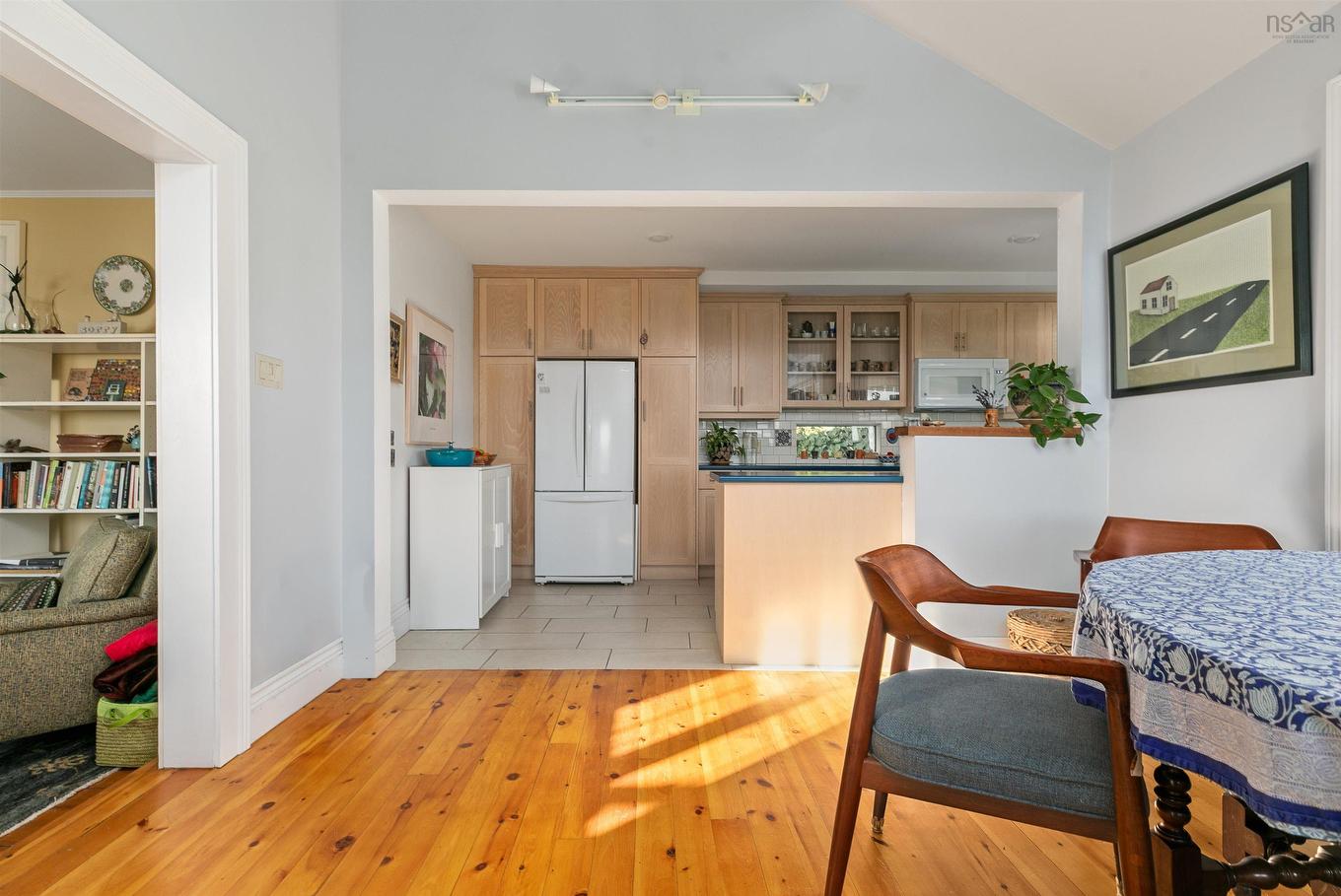 33 Cuisack Street, Dartmouth, NS - Indoor Photo Showing Kitchen