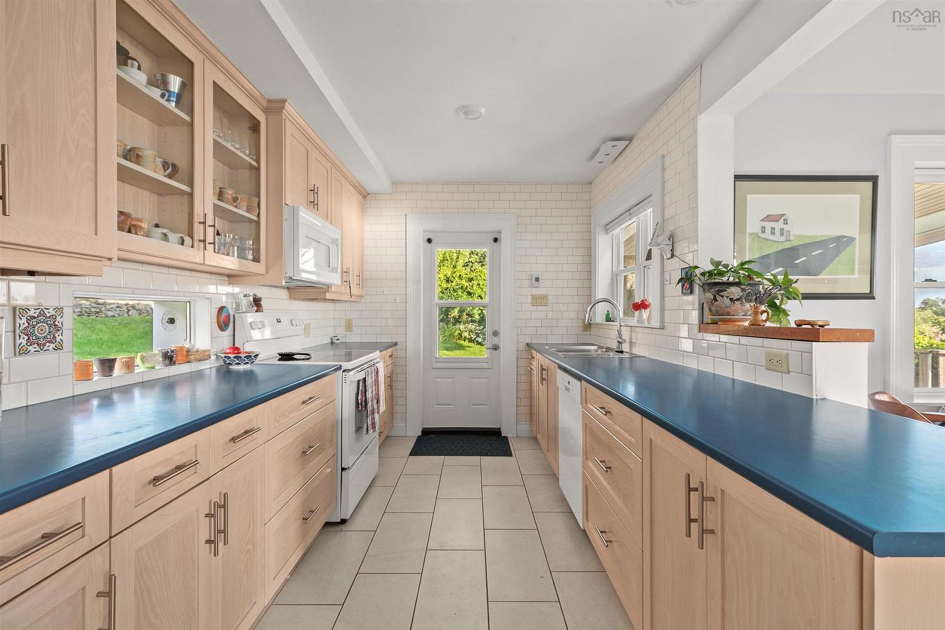 33 Cuisack Street, Dartmouth, NS - Indoor Photo Showing Kitchen