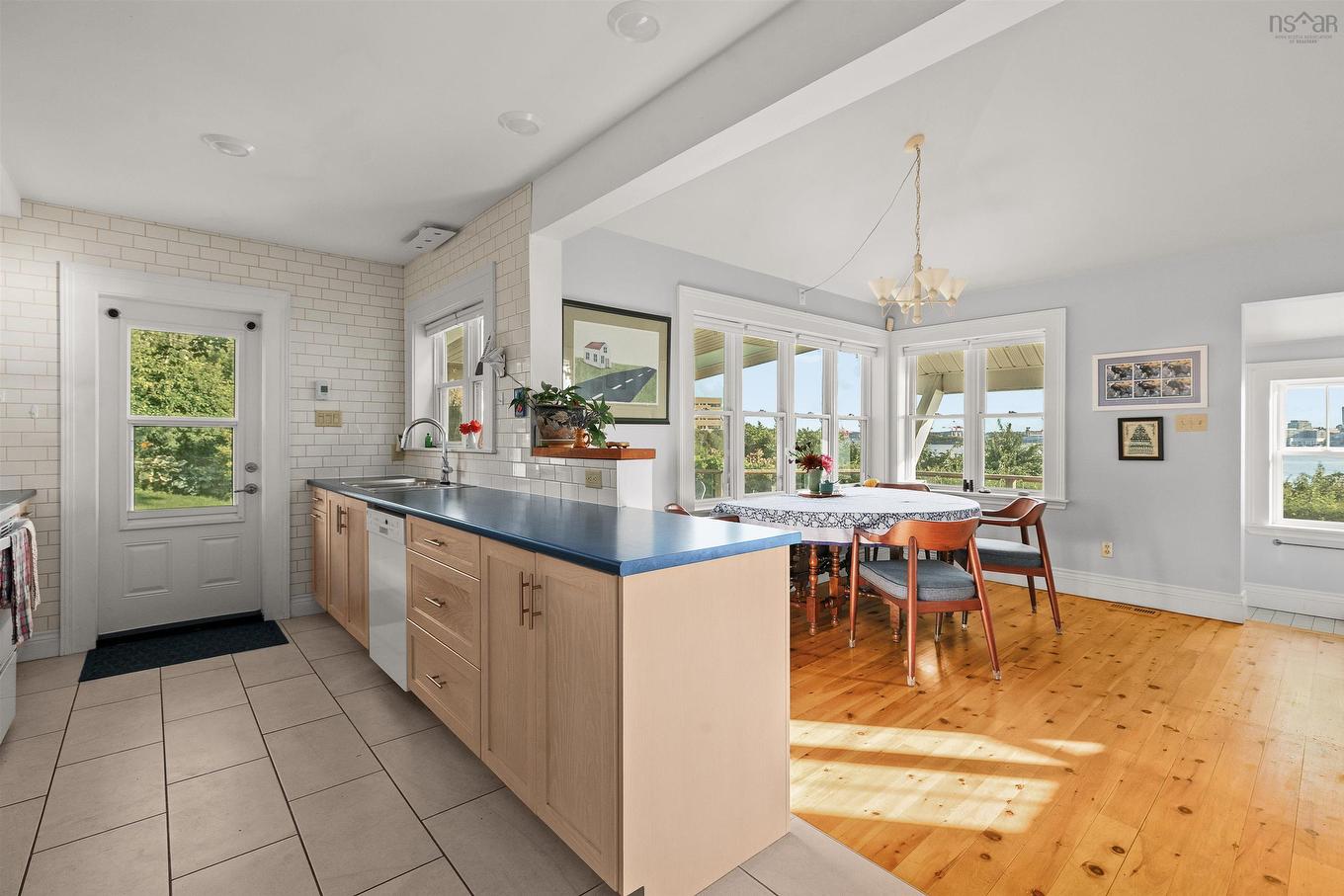 33 Cuisack Street, Dartmouth, NS - Indoor