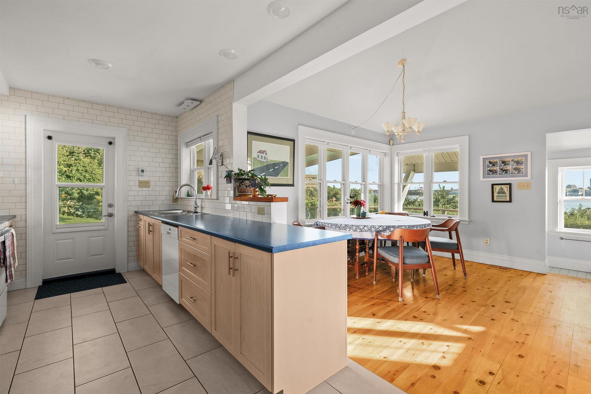 33 Cuisack Street, Dartmouth, NS - Indoor