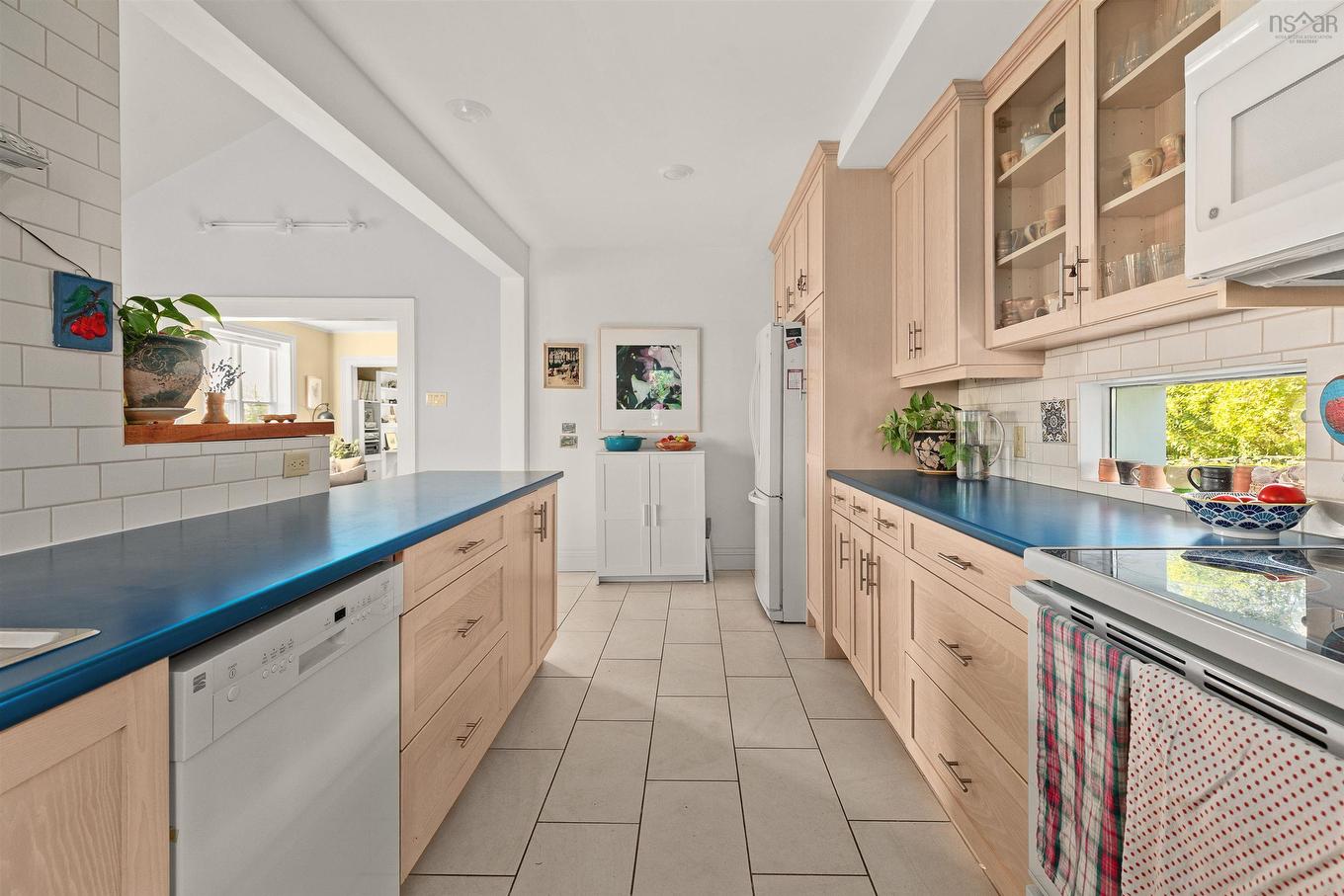 33 Cuisack Street, Dartmouth, NS - Indoor Photo Showing Kitchen
