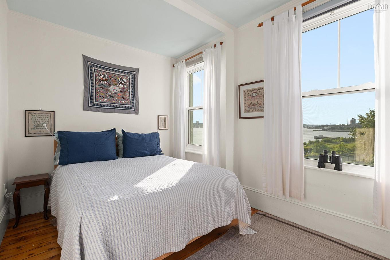 33 Cuisack Street, Dartmouth, NS - Indoor Photo Showing Bedroom