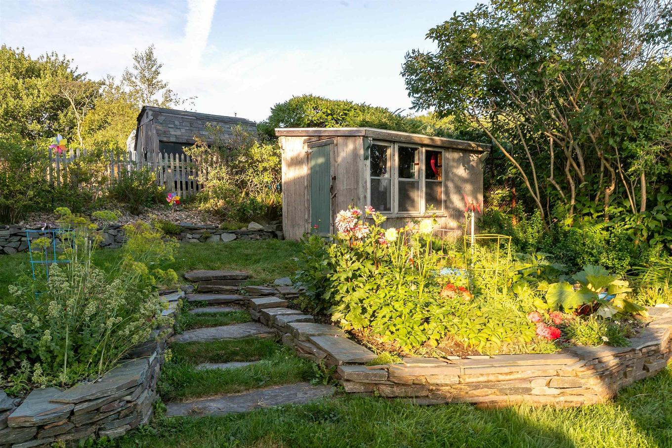 33 Cuisack Street, Dartmouth, NS - Outdoor