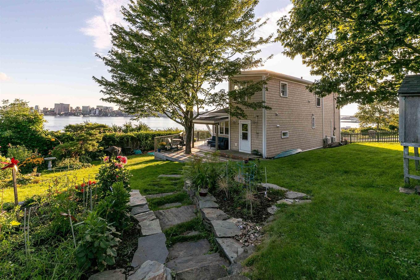 33 Cuisack Street, Dartmouth, NS - Outdoor