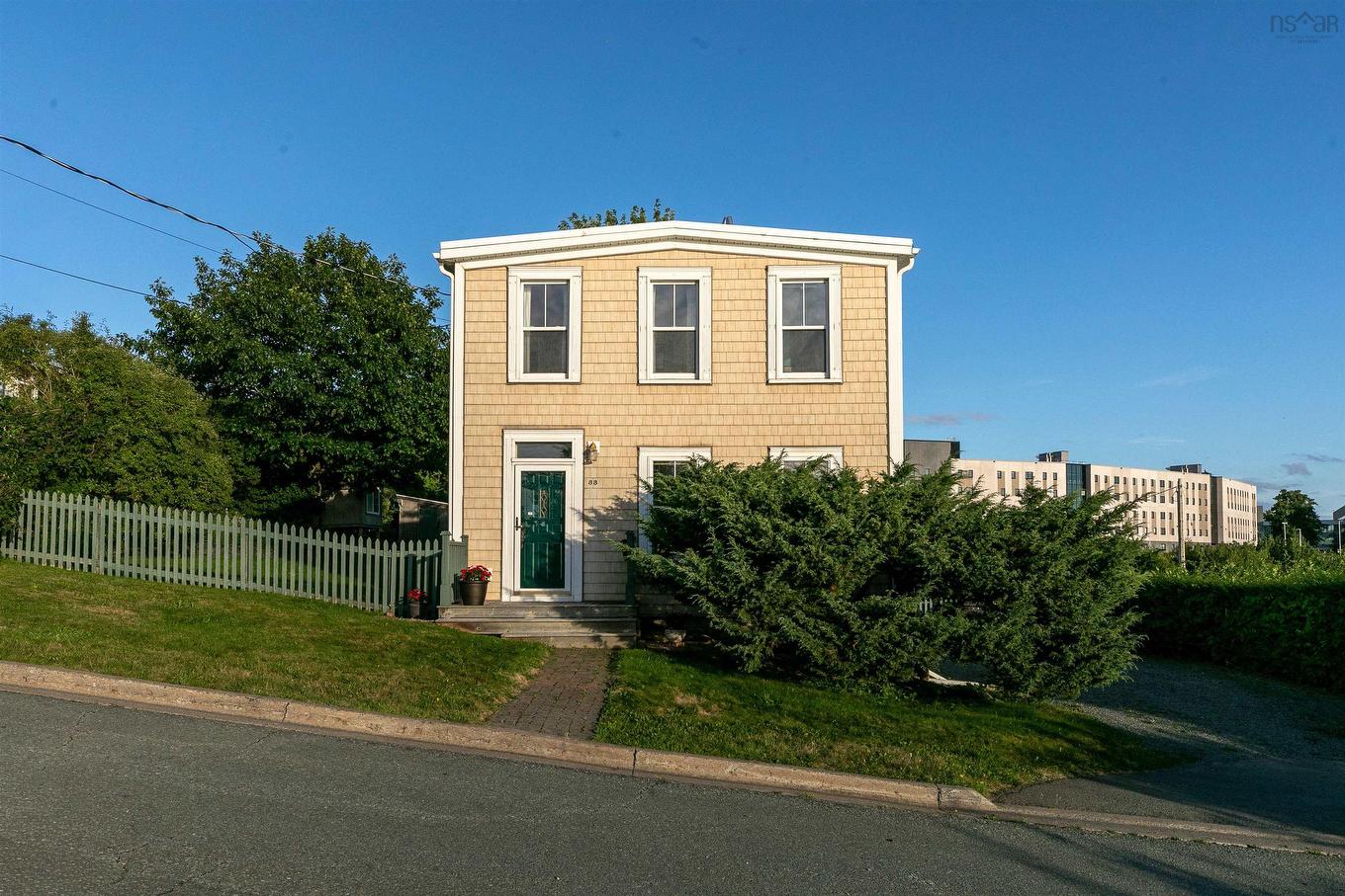 33 Cuisack Street, Dartmouth, NS - Outdoor