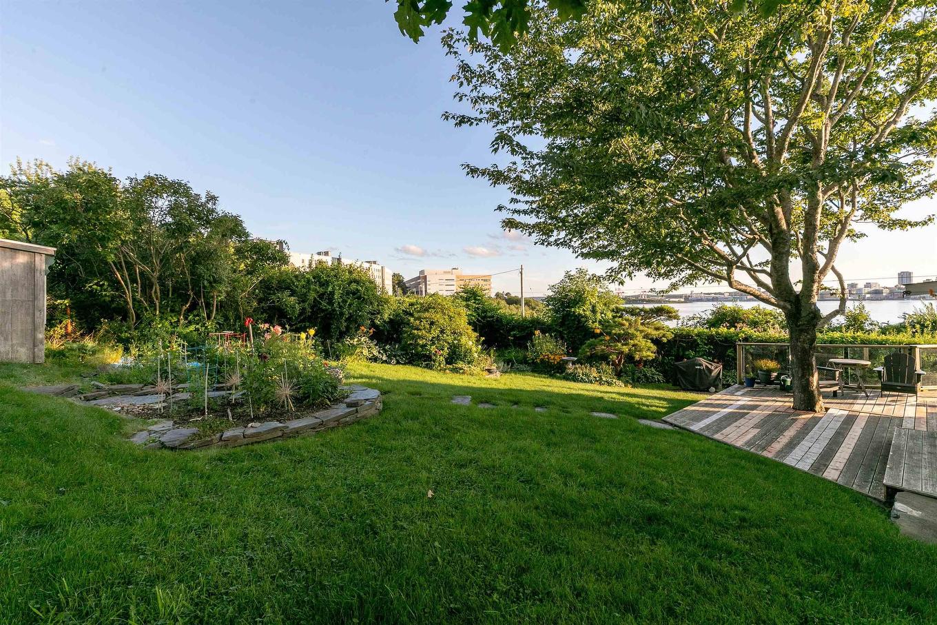33 Cuisack Street, Dartmouth, NS - Outdoor
