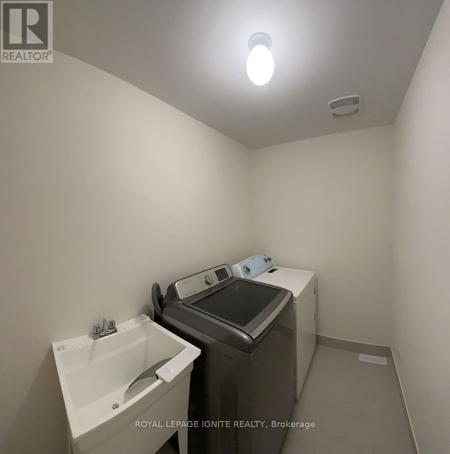 25 Jack Potts Way, Clarington, ON - Indoor Photo Showing Laundry Room