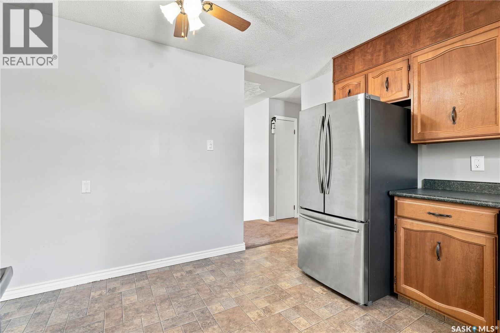 541 Guelph Crescent, Saskatoon, SK - Indoor Photo Showing Kitchen