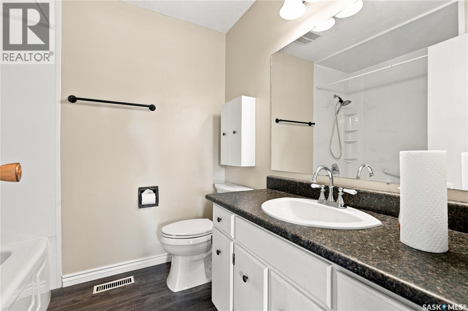 541 Guelph Crescent, Saskatoon, SK - Indoor Photo Showing Bathroom