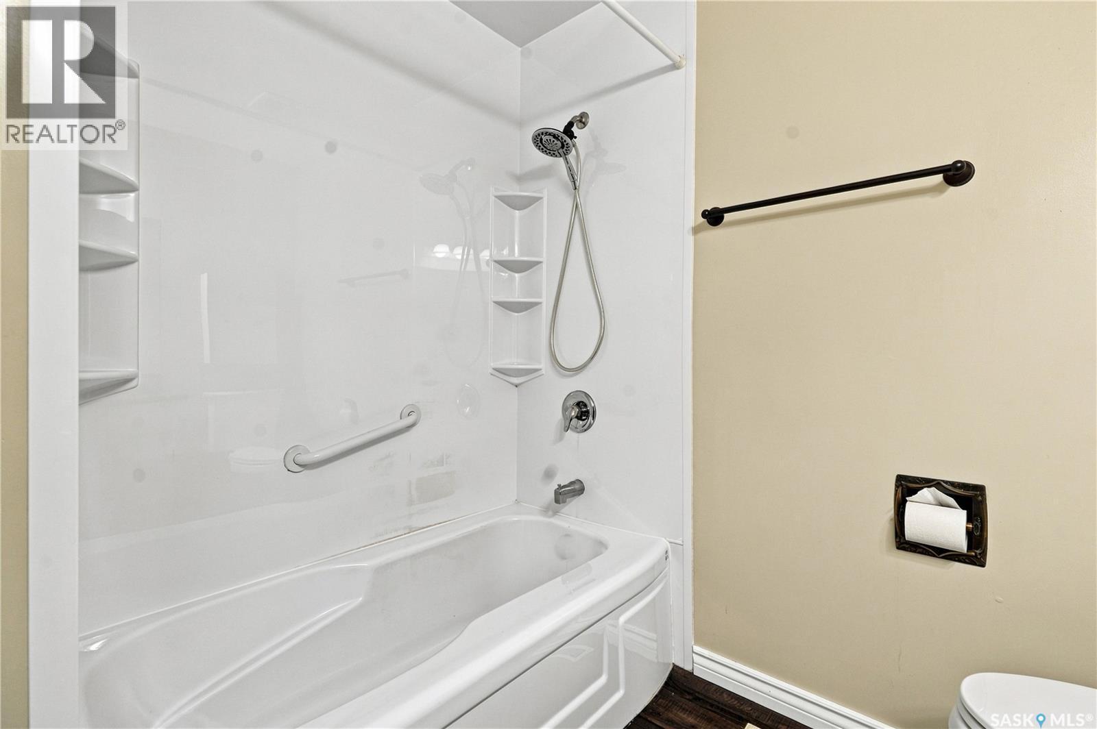 541 Guelph Crescent, Saskatoon, SK - Indoor Photo Showing Bathroom