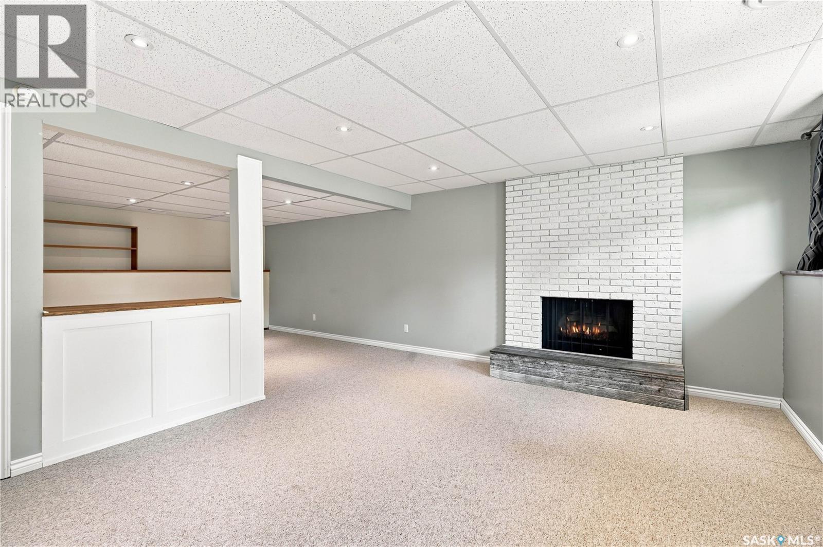 541 Guelph Crescent, Saskatoon, SK - Indoor With Fireplace