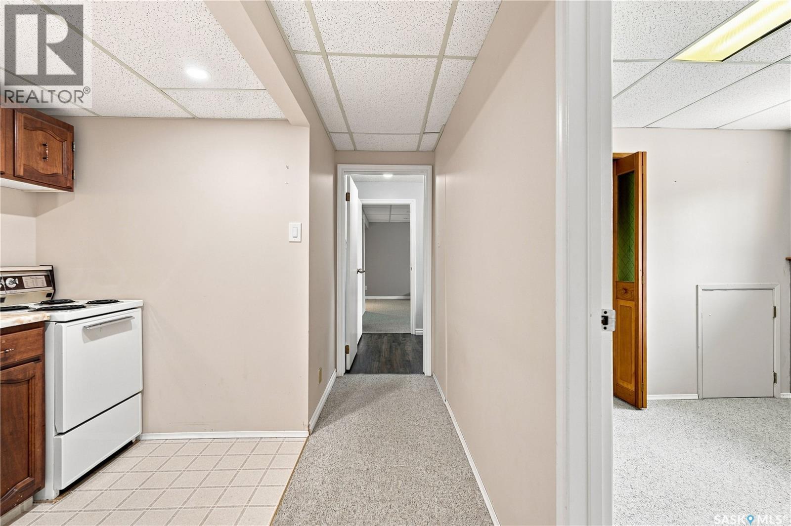 541 Guelph Crescent, Saskatoon, SK - Indoor Photo Showing Kitchen