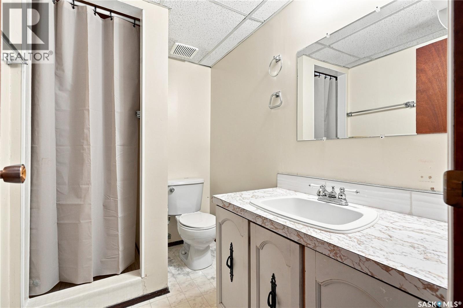 541 Guelph Crescent, Saskatoon, SK - Indoor Photo Showing Bathroom
