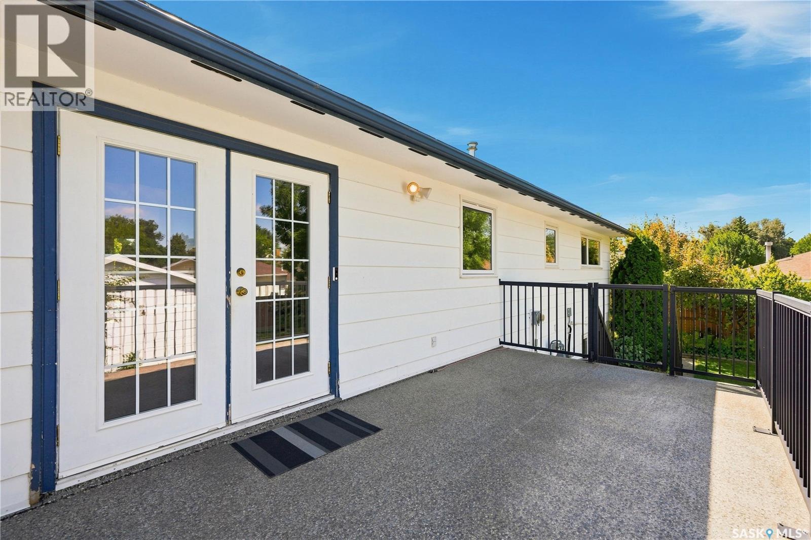 541 Guelph Crescent, Saskatoon, SK - Outdoor With Deck Patio Veranda With Exterior