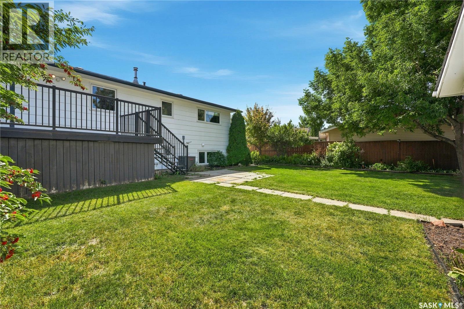 541 Guelph Crescent, Saskatoon, SK - Outdoor With Deck Patio Veranda