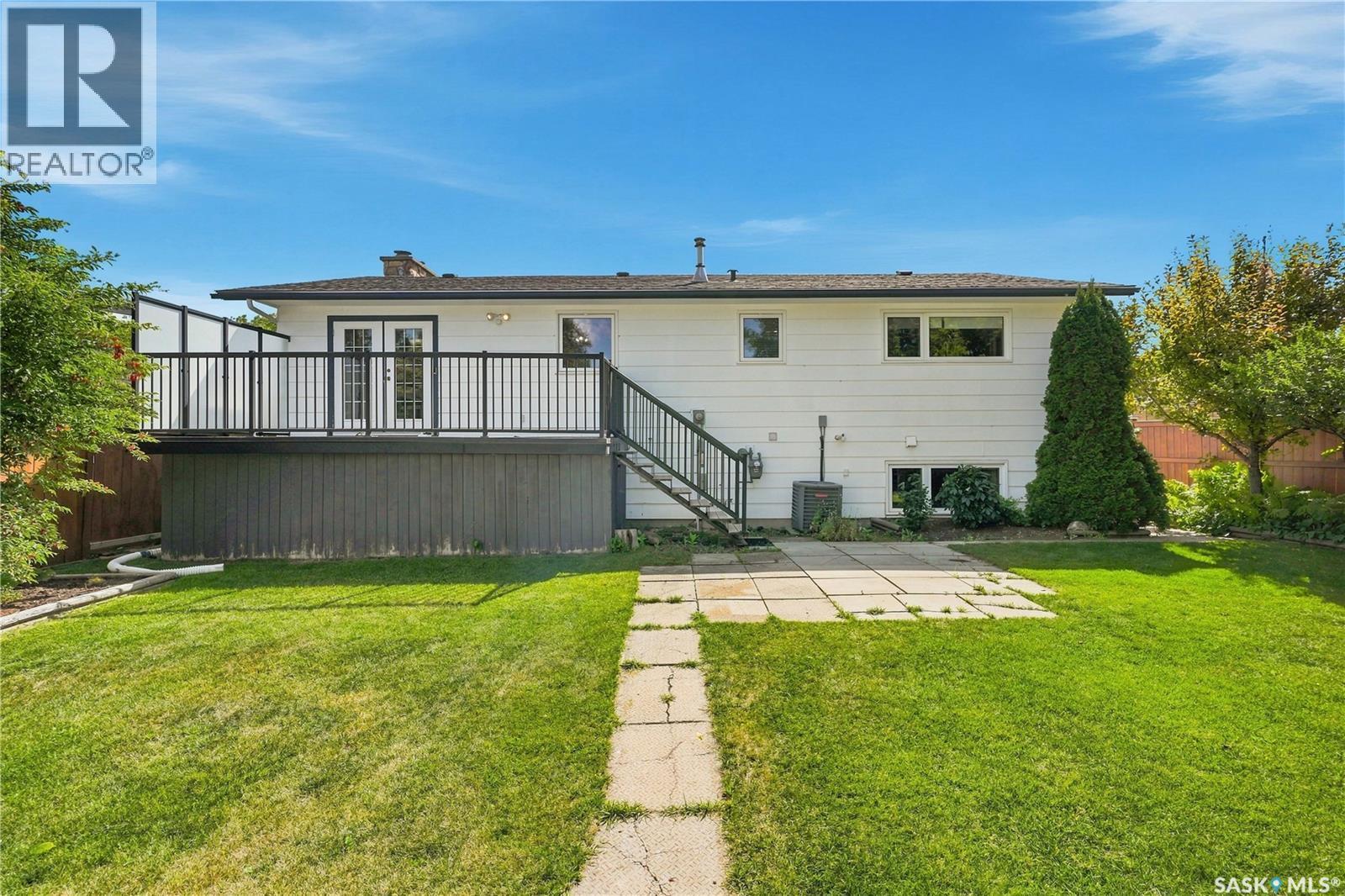 541 Guelph Crescent, Saskatoon, SK - Outdoor With Deck Patio Veranda