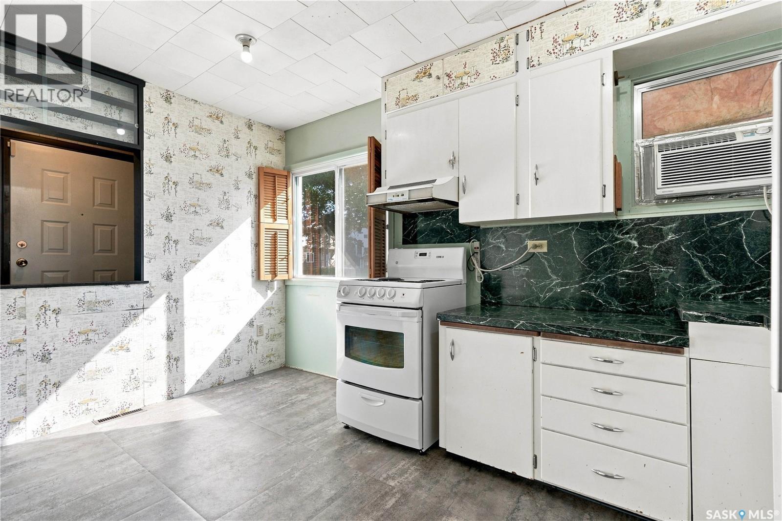 125 111Th Street W, Saskatoon, SK - Indoor Photo Showing Kitchen