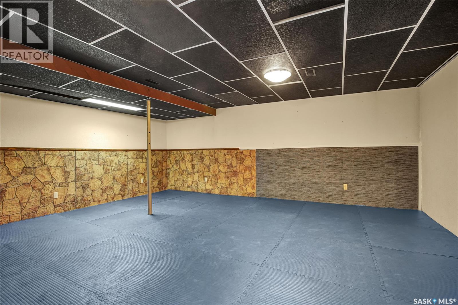 3010 5Th Street, Rosthern, SK - Indoor