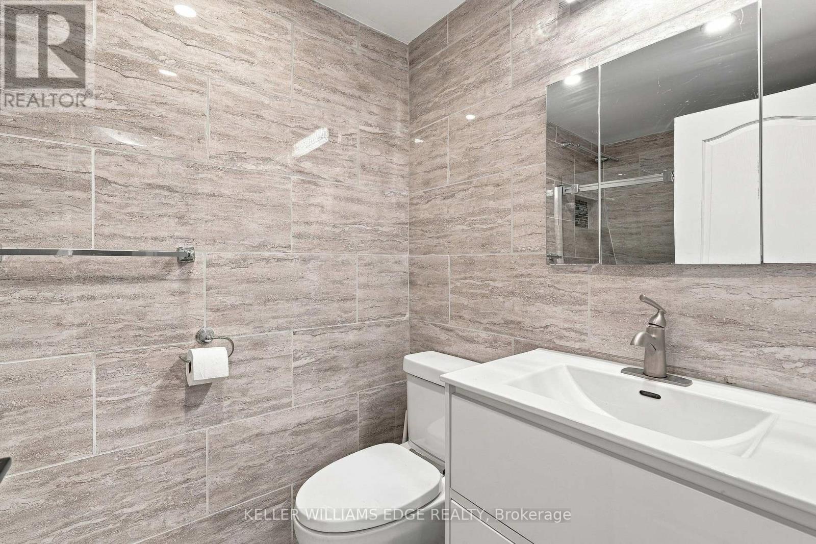 82 St. Andrews Drive, Hamilton, ON - Indoor Photo Showing Bathroom