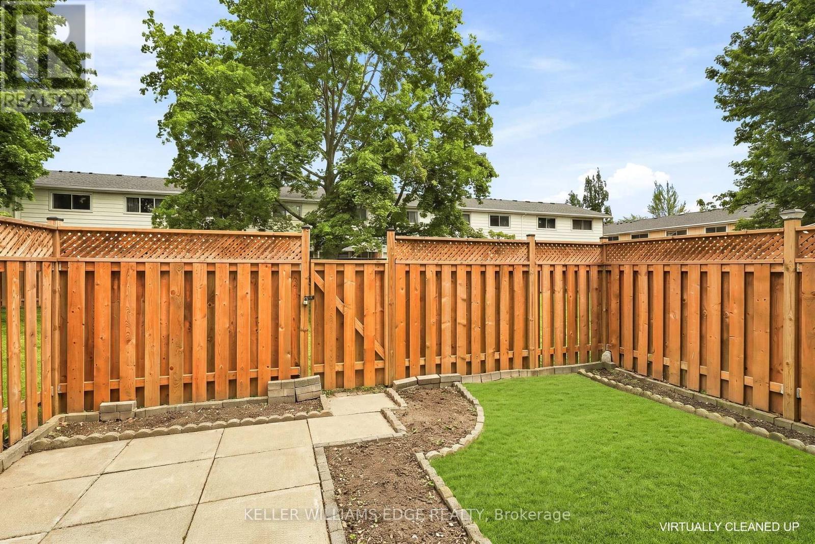 82 St. Andrews Drive, Hamilton, ON - Outdoor