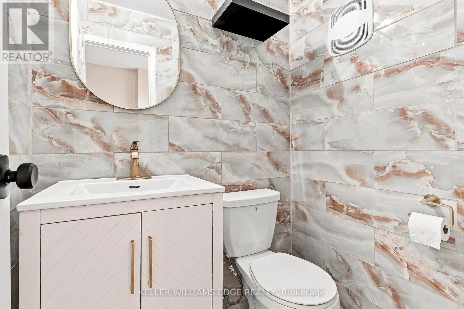 82 St. Andrews Drive, Hamilton, ON - Indoor Photo Showing Bathroom