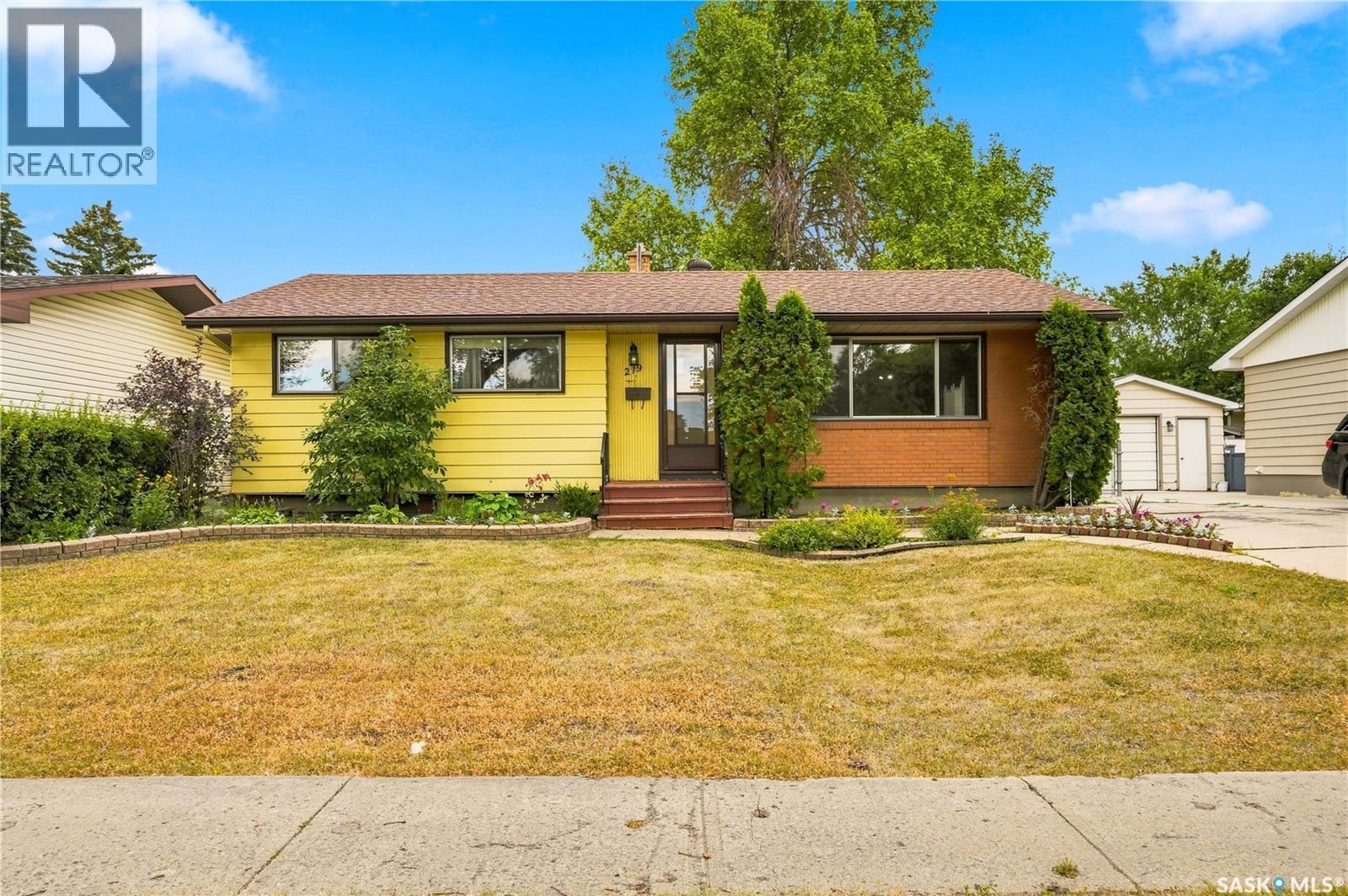 219 Cambridge Avenue, Regina, SK - Outdoor