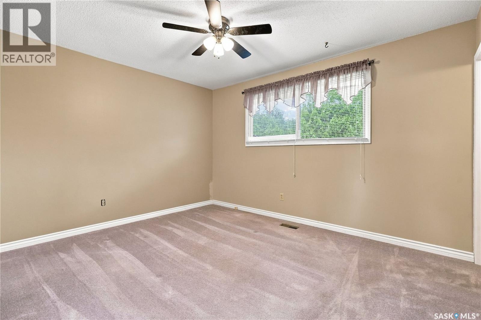 219 Cambridge Avenue, Regina, SK - Indoor Photo Showing Other Room