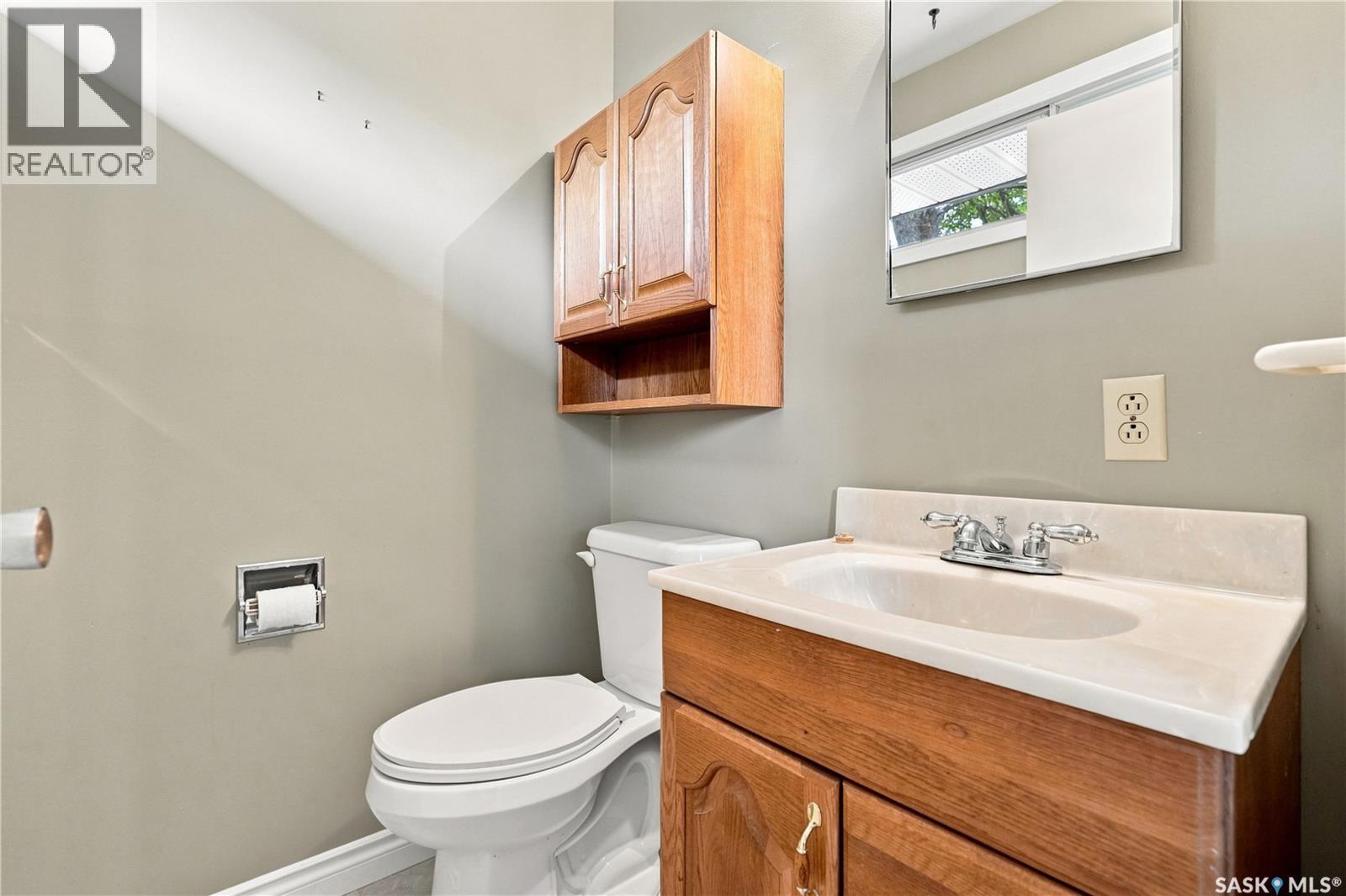 219 Cambridge Avenue, Regina, SK - Indoor Photo Showing Bathroom