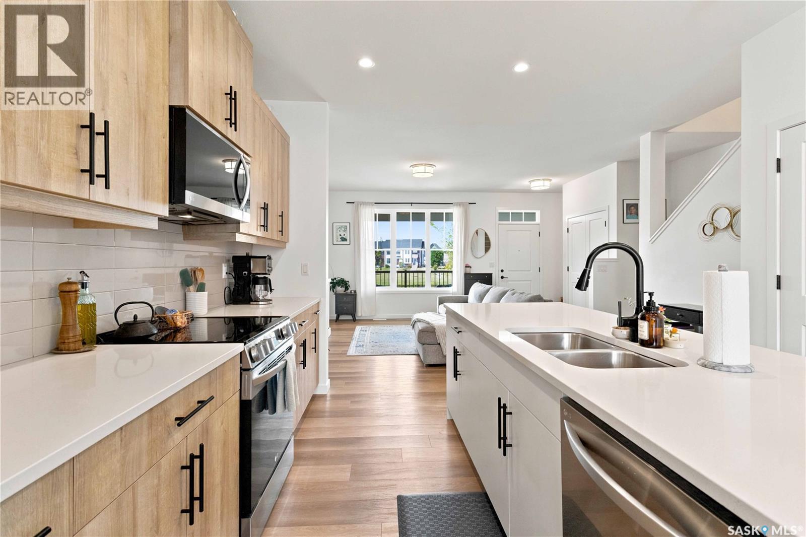 3089 Brighton Common, Saskatoon, SK - Indoor Photo Showing Kitchen With Double Sink With Upgraded Kitchen