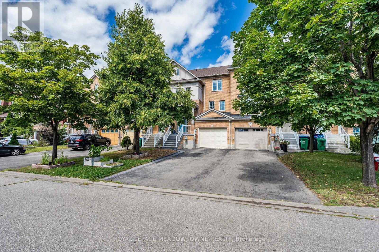 6577 Jazzy Mews, Mississauga, ON - Outdoor
