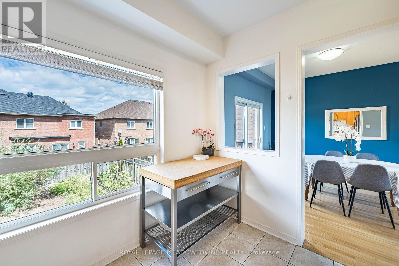 6577 Jazzy Mews, Mississauga, ON - Indoor Photo Showing Other Room