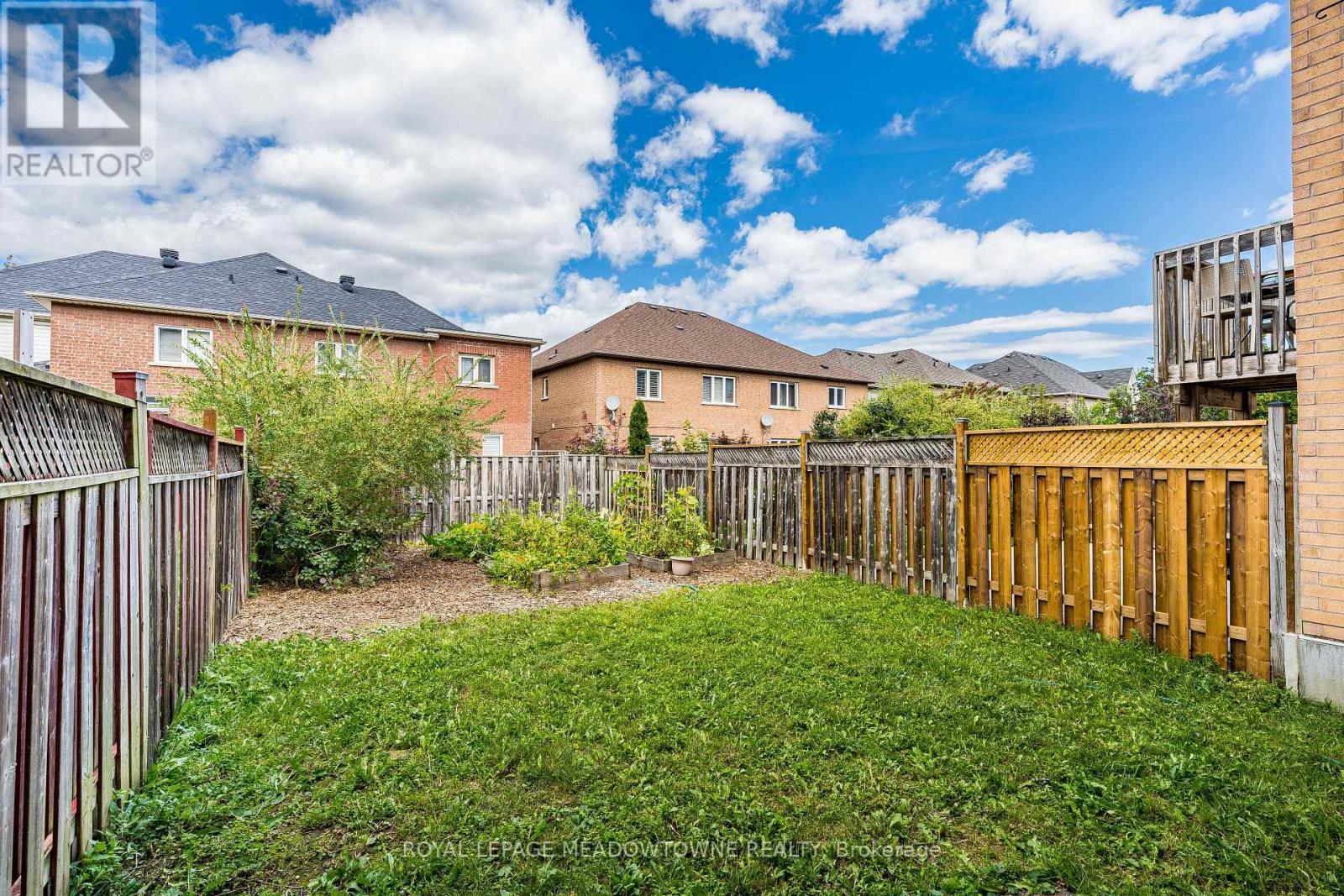 6577 Jazzy Mews, Mississauga, ON - Outdoor