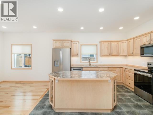 20 Quick Street, Whitehorse, YT - Indoor Photo Showing Kitchen With Double Sink