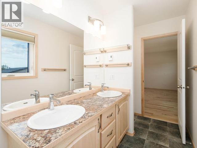 20 Quick Street, Whitehorse, YT - Indoor Photo Showing Bathroom